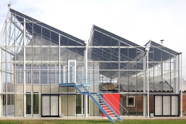 改造旧式农场！比利时钢铁玻璃文教空间设计