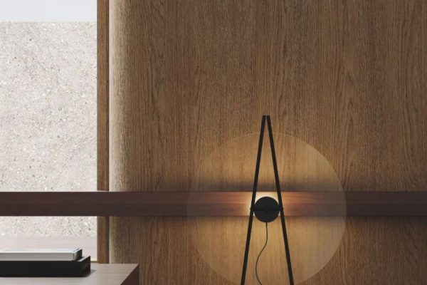 原木色营造的极简优雅现代住宅