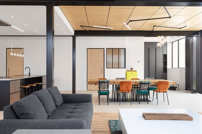 旧房改造项目：复古艺术时尚的loft住宅