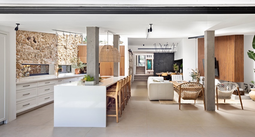 裸砖、混凝土、旧木料！以色列 248平米花园海滨住宅
