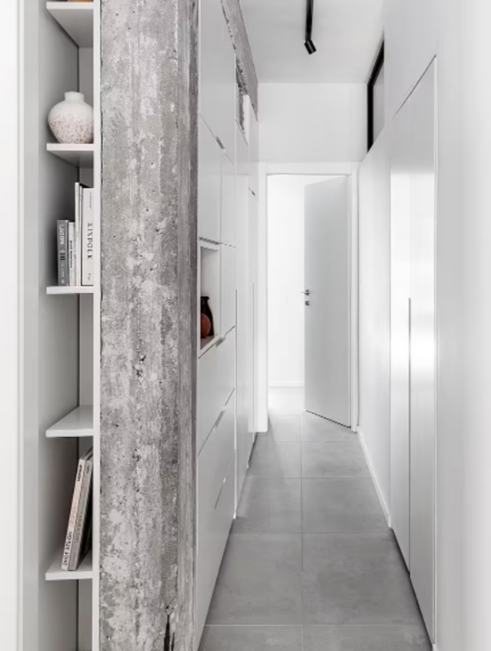 简约黑白，自然光肆意流动，翻新以色列现代公寓