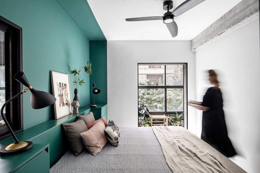 简约黑白，自然光肆意流动，翻新以色列现代公寓