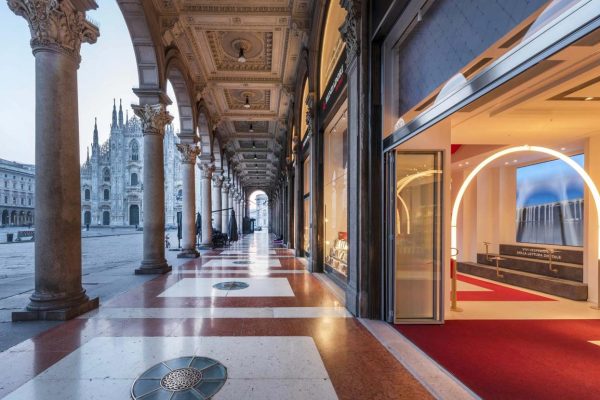 意大利米兰蒙达多利大教堂书店