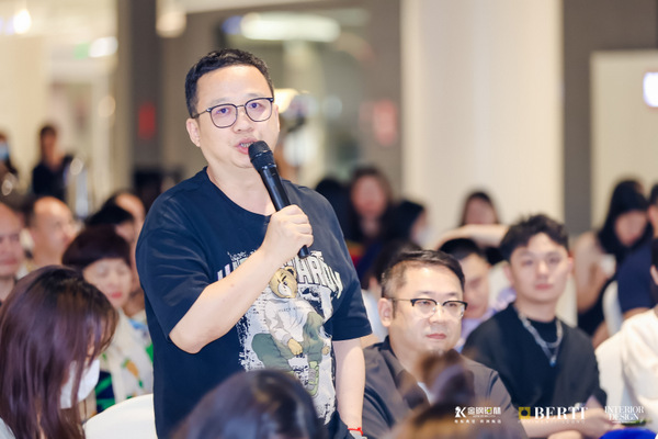 中国建筑学会室内设计分会常务理事、湖南省建筑室内设计学会秘书长刘智龙先生
