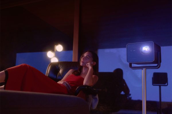 徕卡Cine Play 1  可在任何环境下带来时尚观影体验的智能迷你投影仪