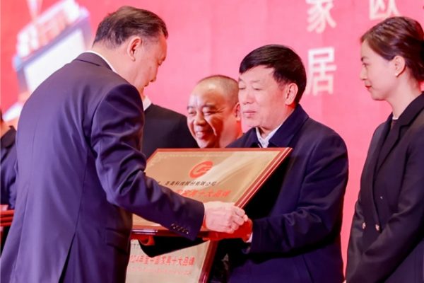 圣奥荣登“2024年度中国家具十大品牌”榜单