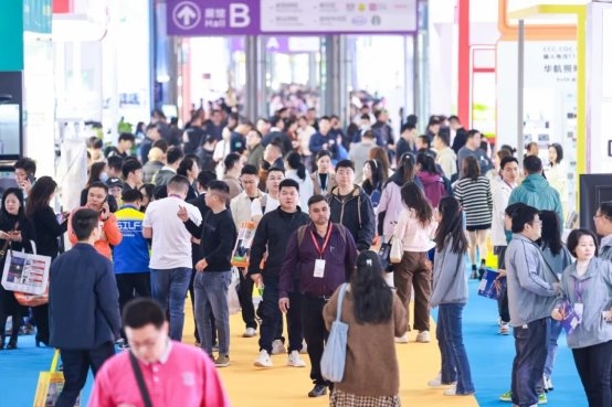 聚光成势,三大风潮,第32届古镇灯博会彰显最强“向新力”