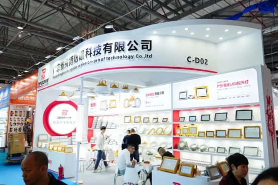 聚光成势,三大风潮,第32届古镇灯博会彰显最强“向新力”