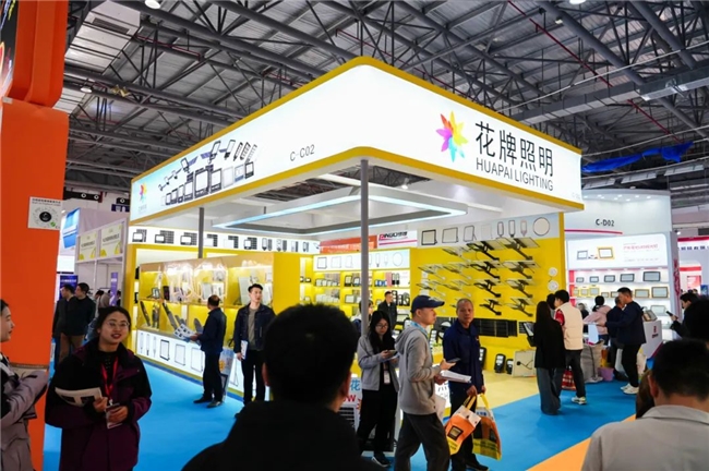 聚光成势,三大风潮,第32届古镇灯博会彰显最强“向新力”