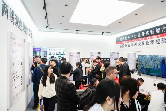 聚光成势,三大风潮,第32届古镇灯博会彰显最强“向新力”