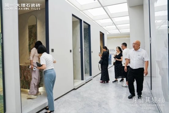 青岛简一4.0价值体验馆盛大启幕,梁建国倾力打造沉浸式价值新地标