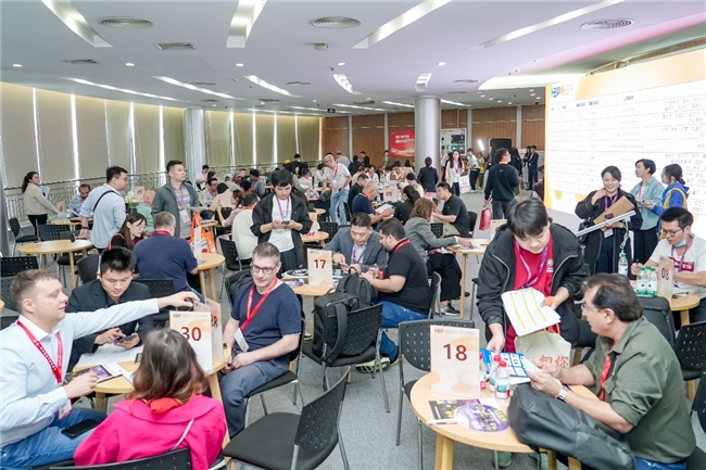 光影聚力，共绘产业新篇！第33届古镇灯博会圆满收官